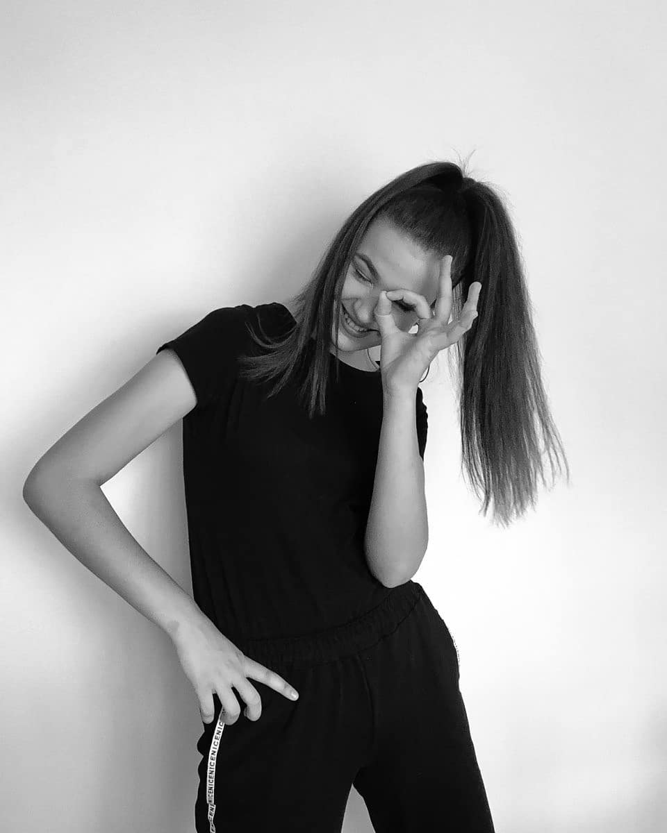 Сладкая и мокрая киска, приезжай ее вылизать! - Секс в Киеве